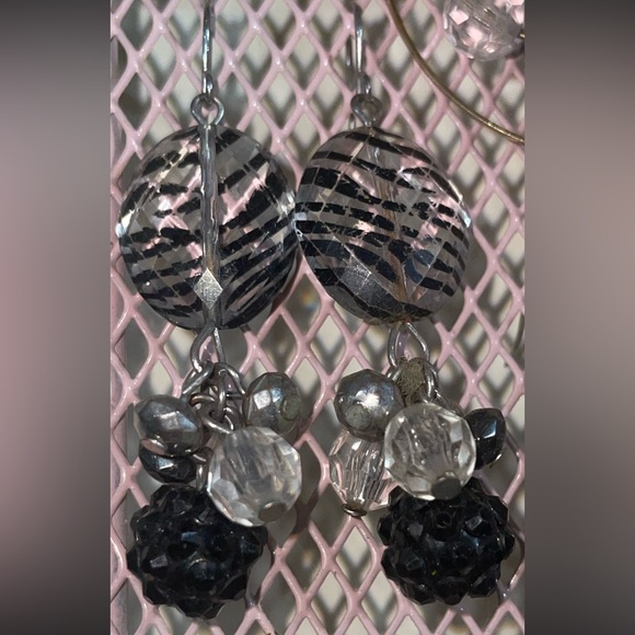 Beaded dangling earrings - Picture 2 of 2